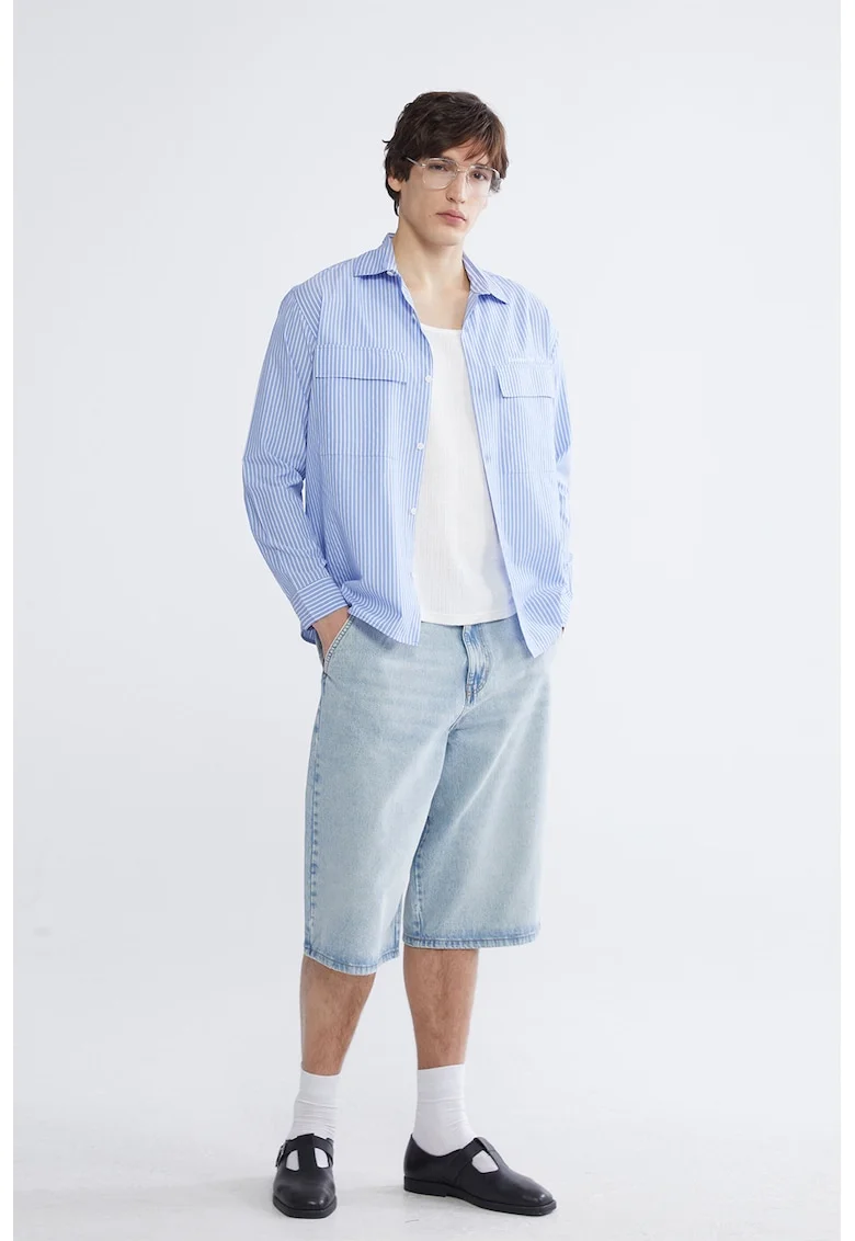 Pantaloni scurti din denim cu croiala lejera si buzunare aplicate, Albastru deschis
