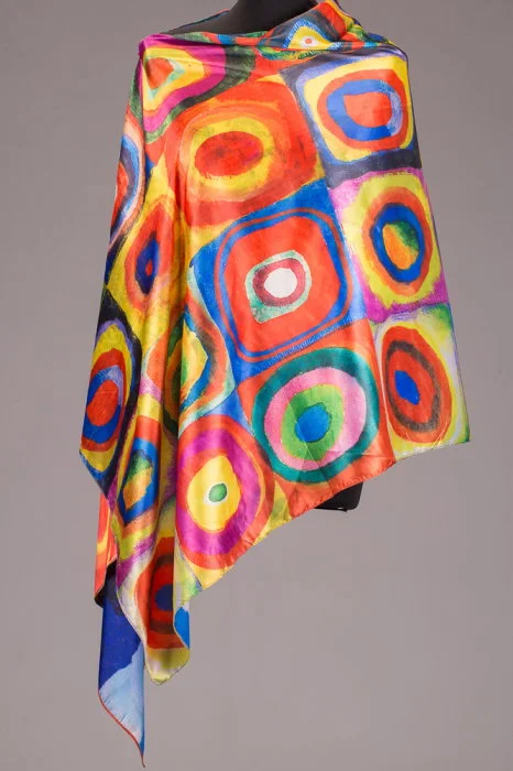 Esarfa dreptunghiulara cu doua fete, din matase, cu model inspirat  dupa pictura lui Kandinski