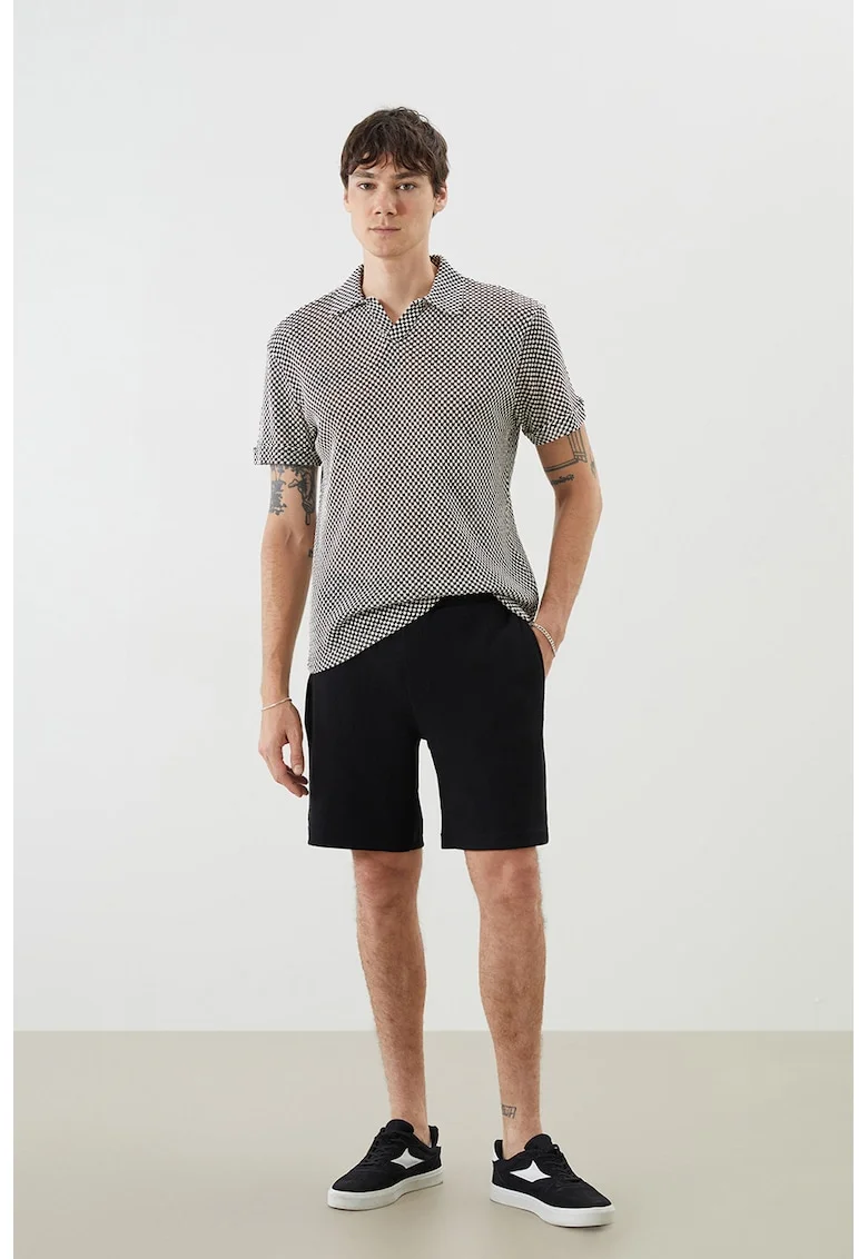 Pantaloni scurti cu snur de ajustare si model uni, Negru