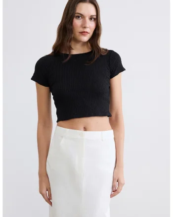 Tricou crop cu decolteu la baza gatului, Negru