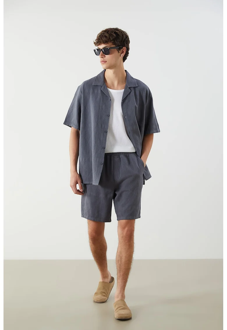 Pantaloni scurti texturati cu buzunare laterale, Gri carbune