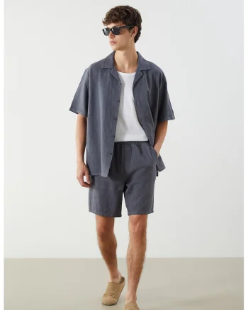 Pantaloni scurti texturati cu buzunare laterale, Gri carbune