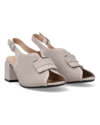 Sandale perforate cu toc masiv din piele