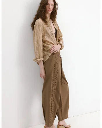 Pantaloni relaxed fit cu insertii brodate, Caramel