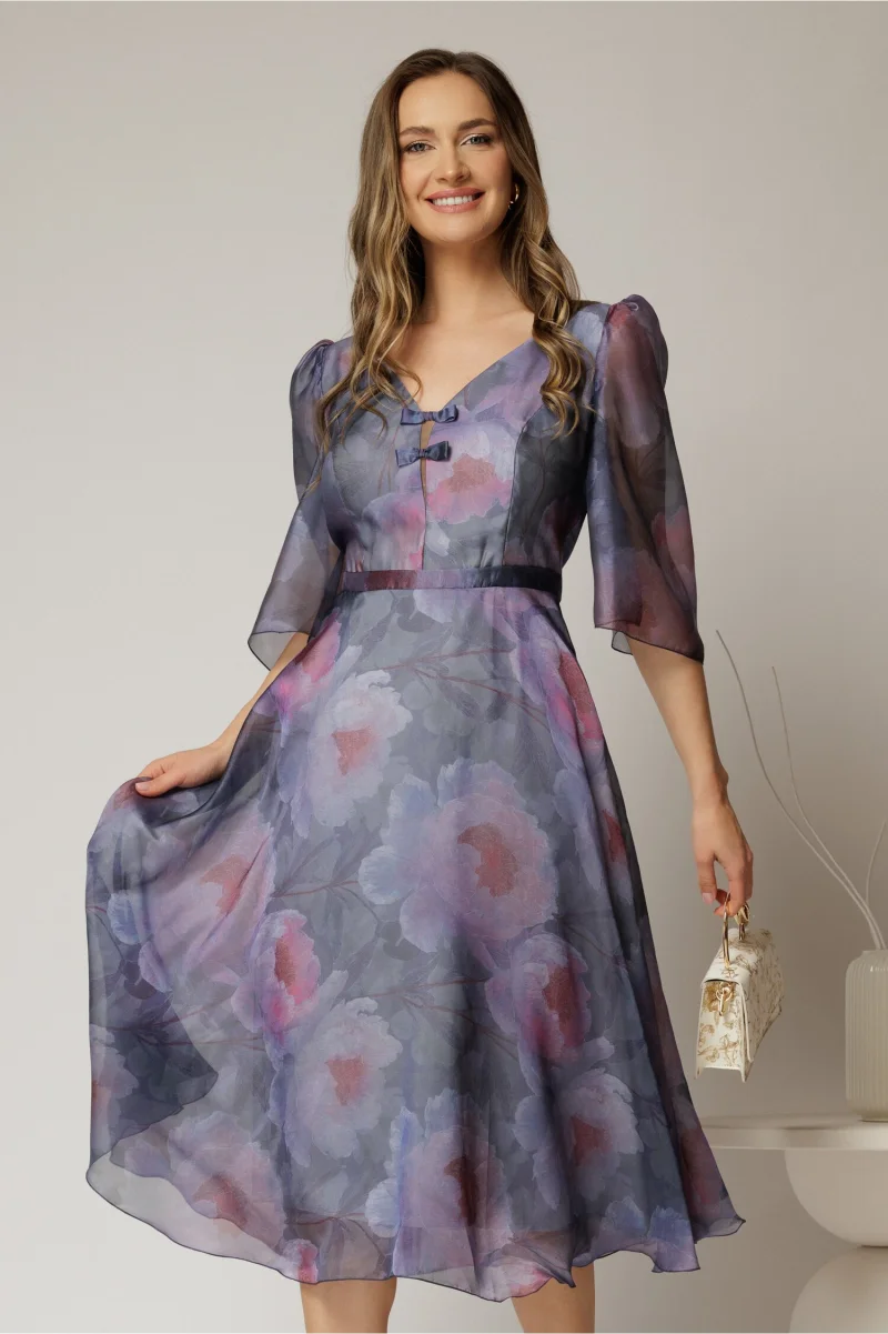 Rochie midi mov cu imprimeuri si fundite pe bust