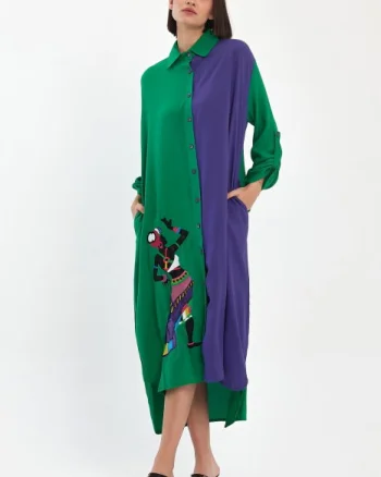 Rochie camasa oversize verde-mov cu broderie silueta fata africana, din vascoza