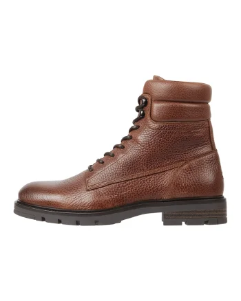 Ghete de piele, Caramel