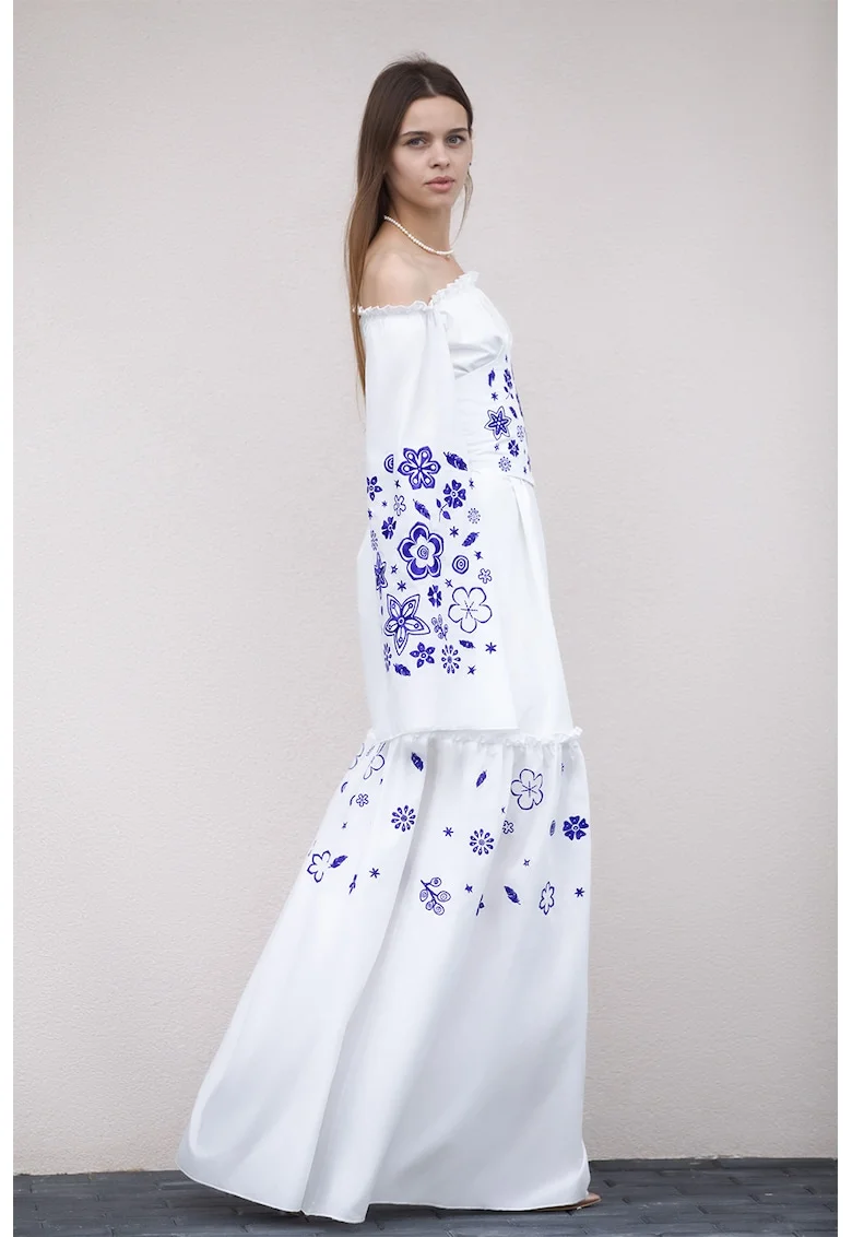 Rochie maxi de bumbac cu decolteu pe umeri si detalii florale, Alb optic/Albastru