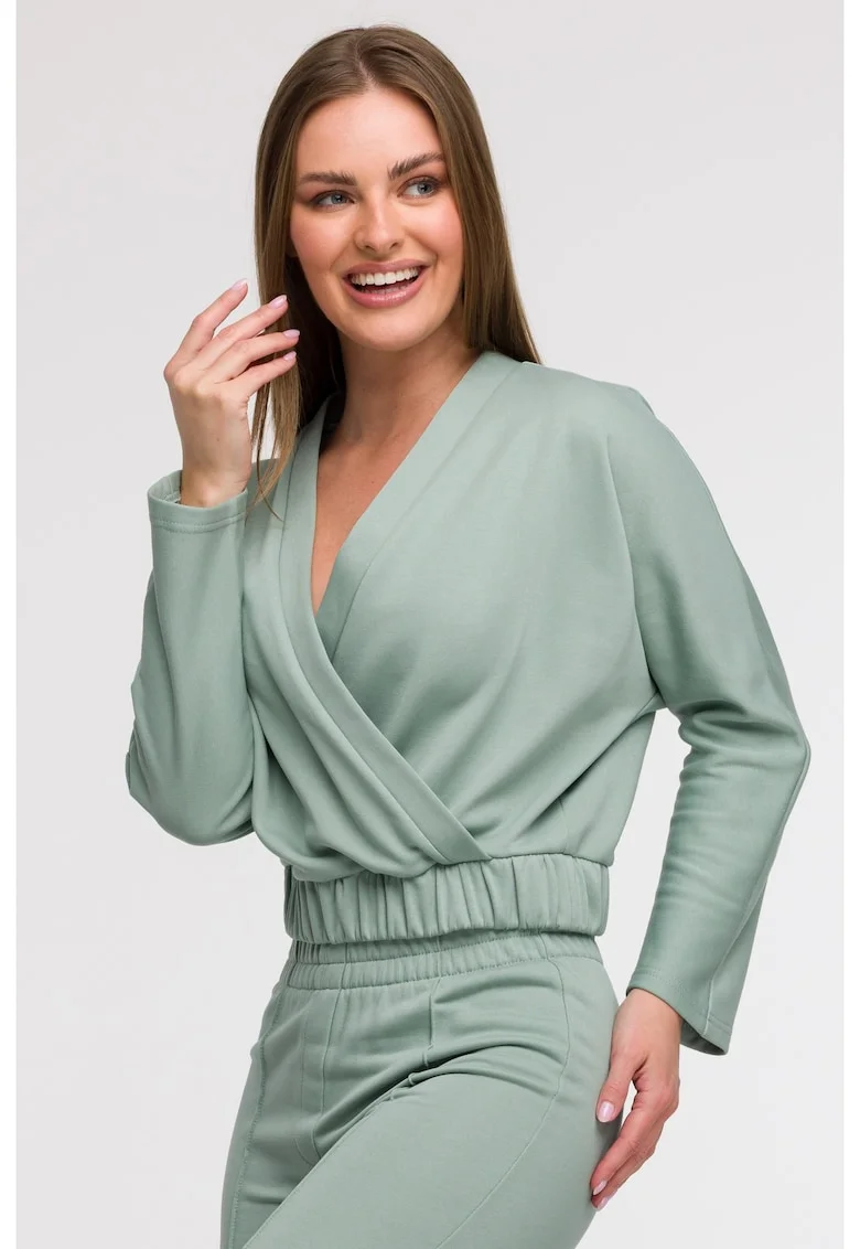 Bluza cu decolteu petrecut,