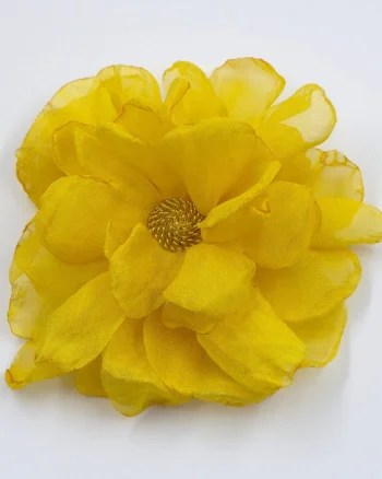 Brosa floare galbena cu diametru de 10 cm din voal matasos, cu clips pentru par