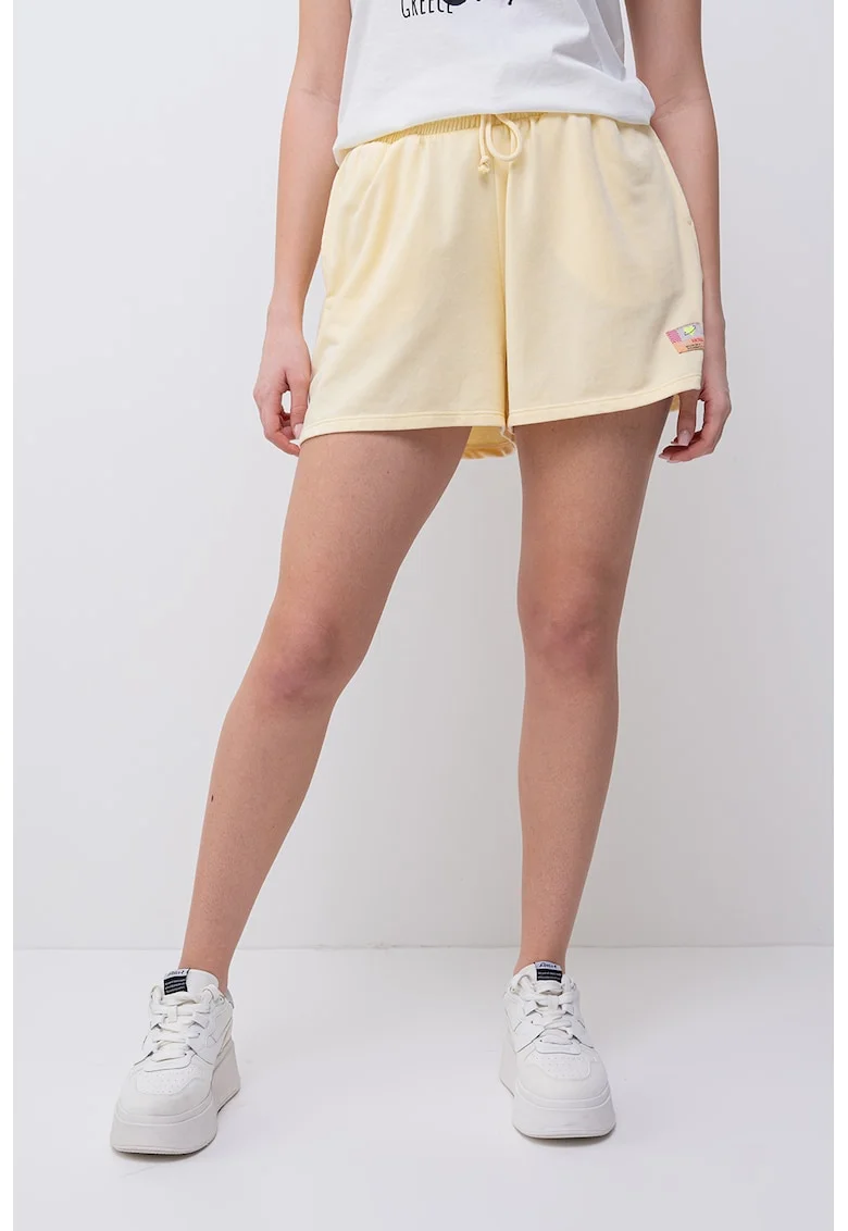 Pantaloni scurti cu snur si buzunare laterale, Galben pai