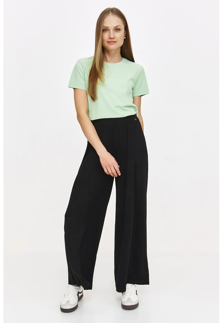 Tricou uni cu decolteu la baza gatului, Verde pal