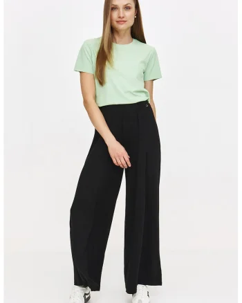 Tricou uni cu decolteu la baza gatului, Verde pal
