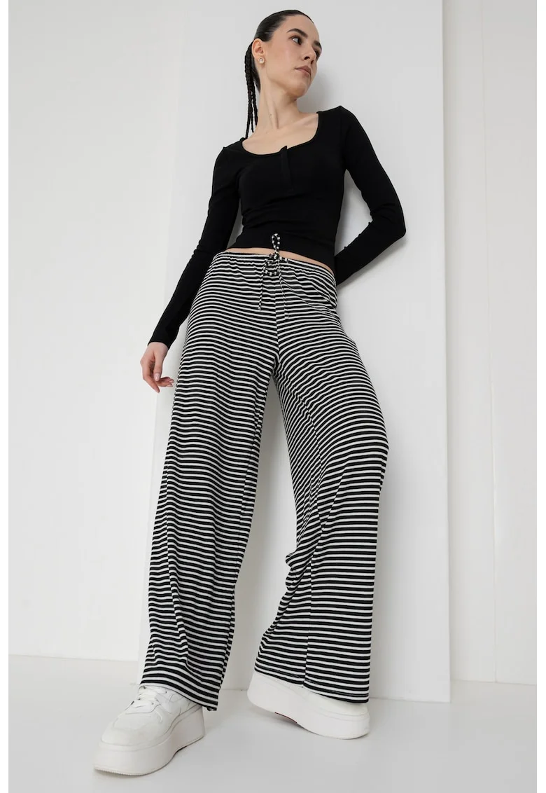 Pantaloni cu croiala ampla si model in dungi, Negru/Alb murdar