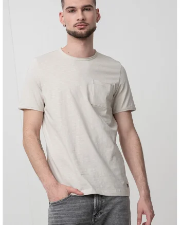 Tricou cu decolteu la baza gatului si buzunar pe piept