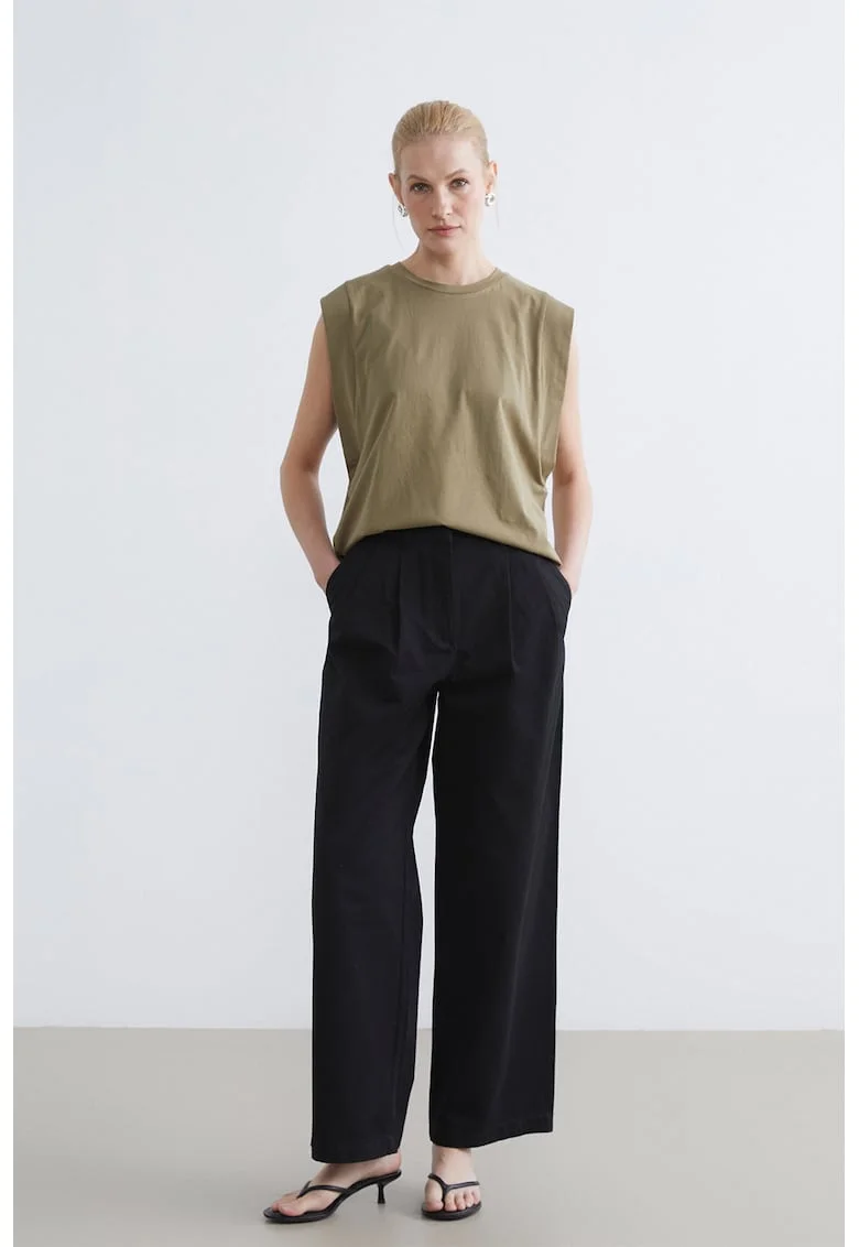 Pantaloni cu croiala ampla si buzunare laterale, Negru