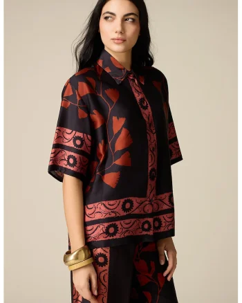 Camaa cu aspect de satin, model si maneci medi, Rosu/Negru