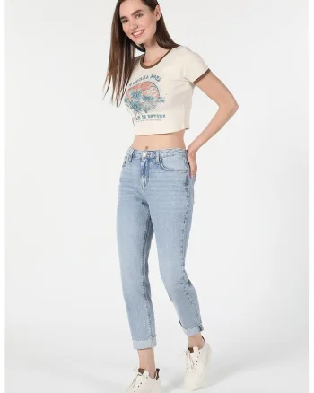 Blugi mom fit cu talie medie, Albastru deschis