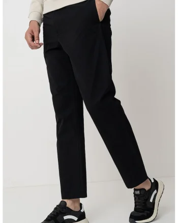 Pantaloni cu o curea, Negru