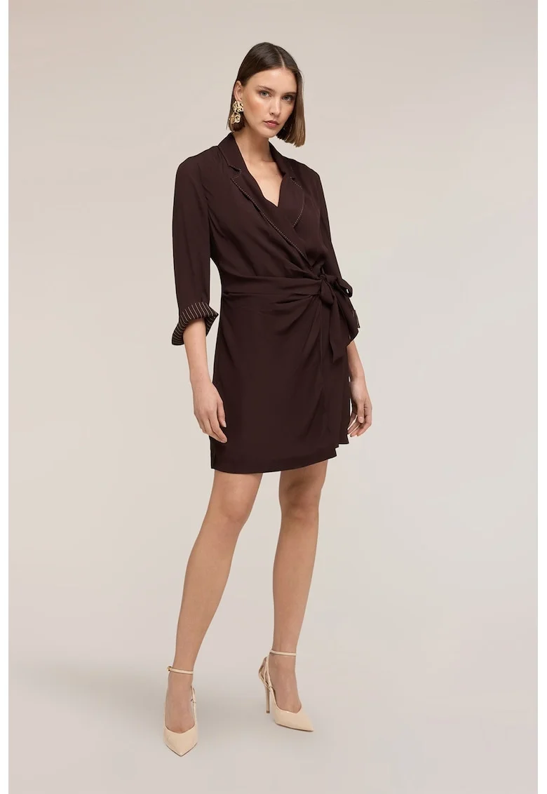 Rochie-sacou cu croiala petrecuta si detalii drapate, Maro inchis