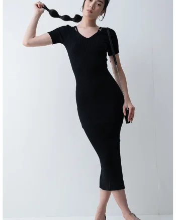 Rochie striata cu slit lateral si decolteu in V Shaty, Negru