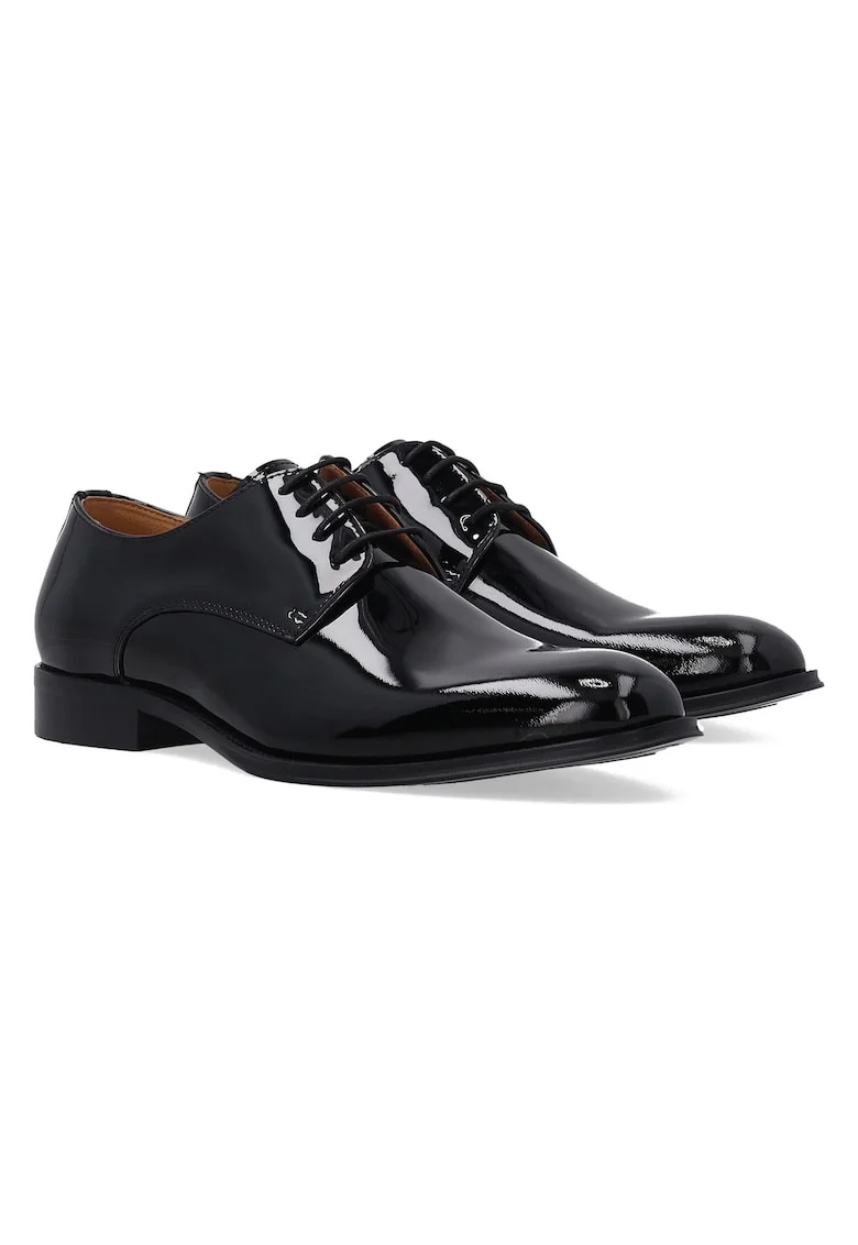 Pantofi de piele lacuita