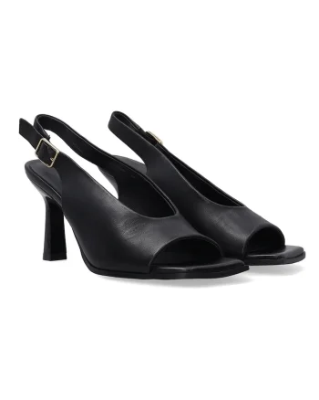 Pantofi din piele cu varf decupat
