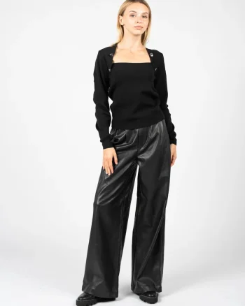 Bluza cu mansete si decolteu drept,