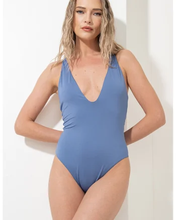 Costum de baie intreg cu bretele incrucisate pe partea din spate, Albastru azur