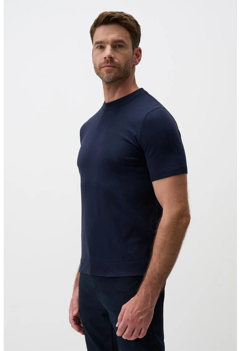 Tricou uni cu decolteu la baza gatului