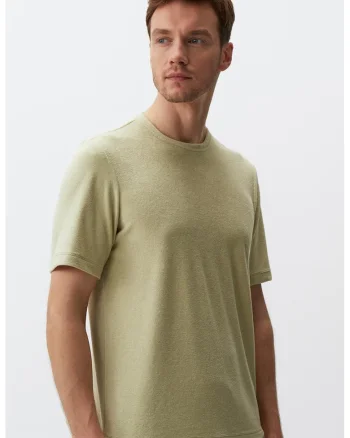 Tricou uni cu decolteu la baza gatului
