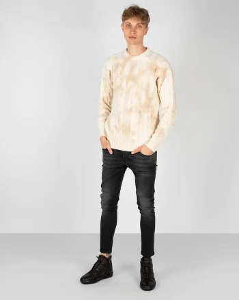 Pulover cu model abstract si decolteu la baza gatului,
