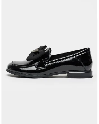 Pantofi loafer din piele lacuita cu aplicatie funda, Negru