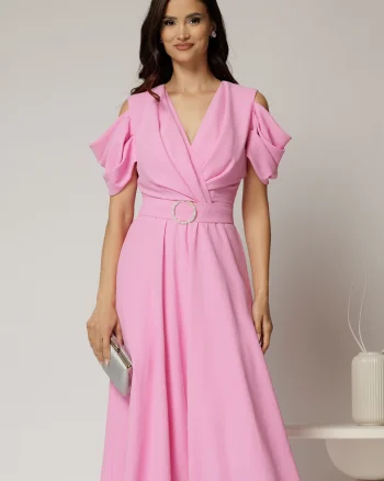 Rochie midi roz din voal in clos cu decupaje la umeri si cordon in talie