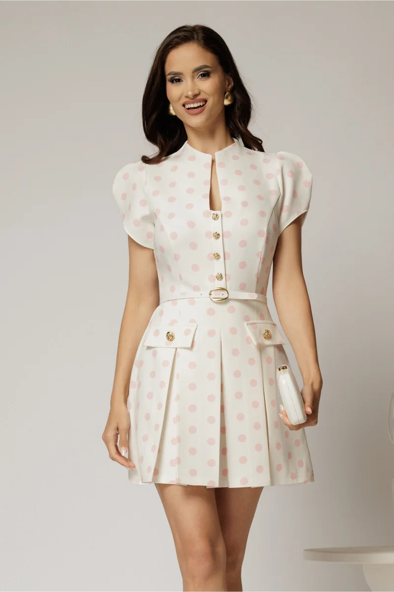 Rochie DY Fashion alba cu buline roz cu fusta scurta cu pliuri si decolteu
