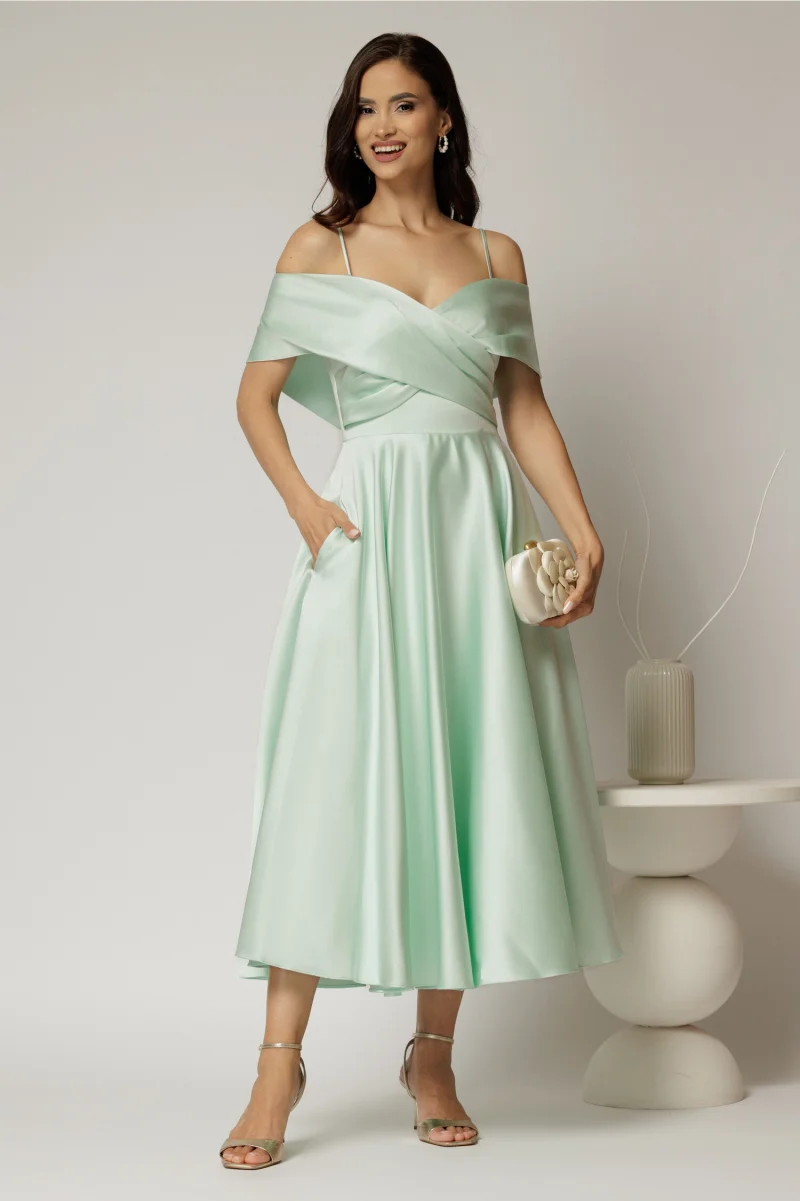 Rochie midi verde menta din tafta de ocazie cu umeri goi
