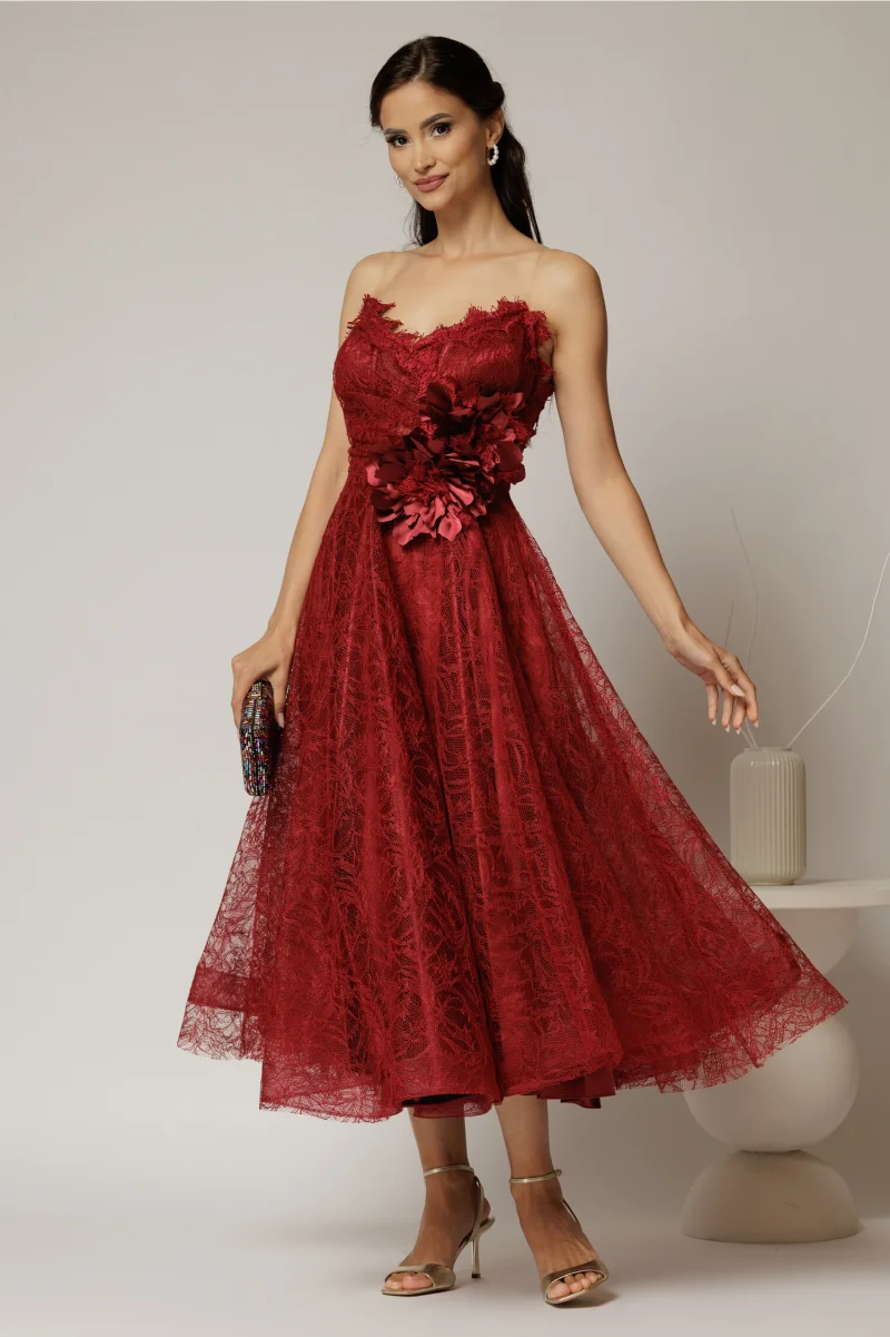 Rochie midi bordo de ocazie din dantela cu brose detasabile in talie