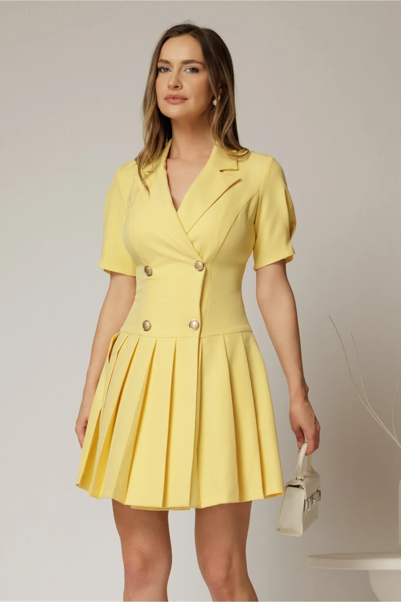 Rochie scurta galbena tip sacou cu pliuri pe fusta