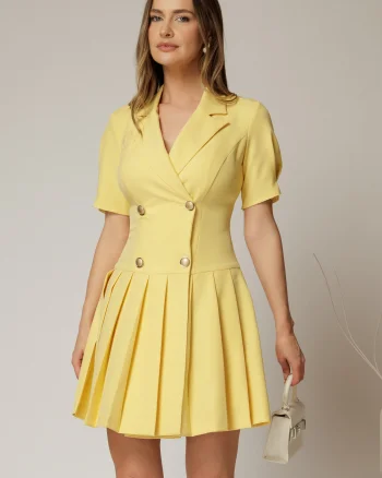 Rochie scurta galbena tip sacou cu pliuri pe fusta