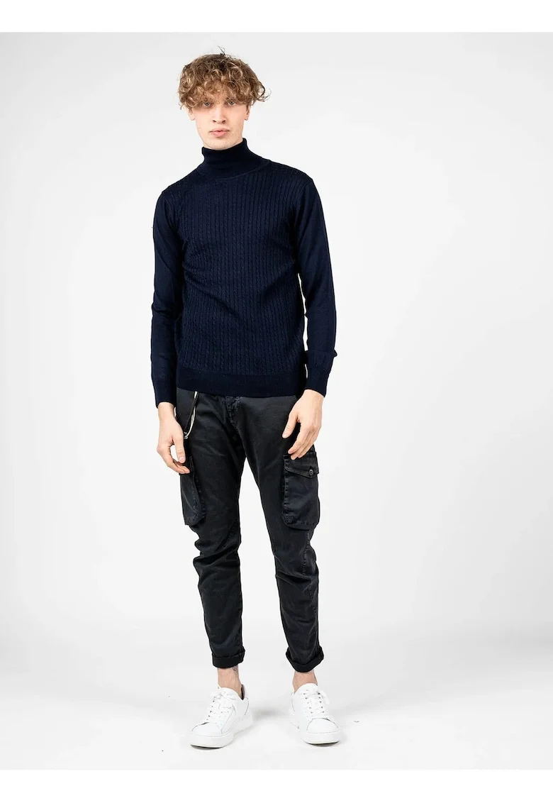 Pulover slim fit cu guler inalt,