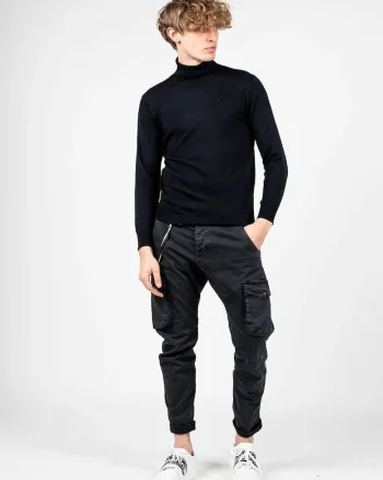 Pulover slim fit cu guler inalt,