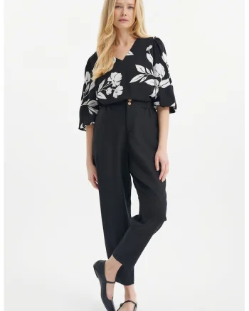Pantaloni crop din amestec de in cu pliuri, Negru