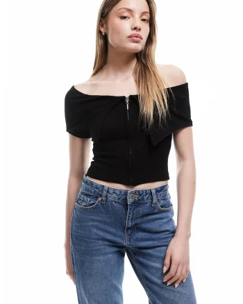 Tricou crop cu decolteu pe umeri, Negru