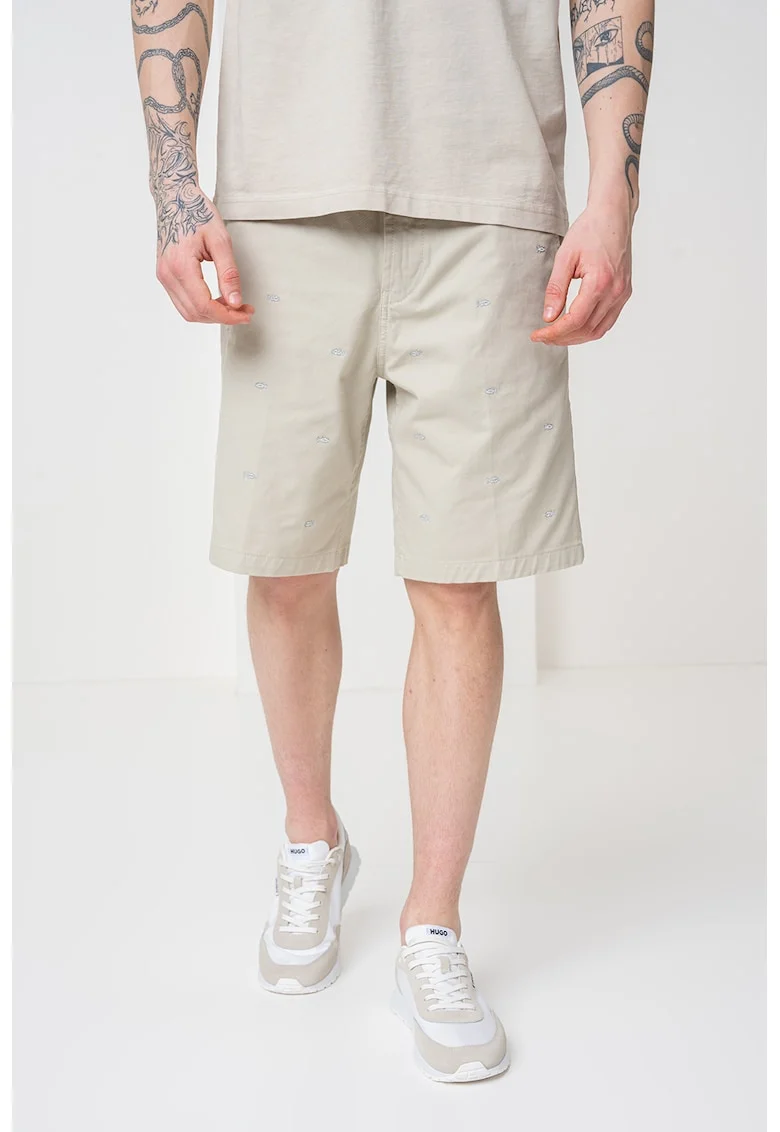 Pantaloni scurti cu detalii brodate, Gri deschis