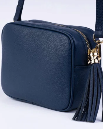 Geanta crossbody bleumarin din piele naturala, cu ciucure din piele