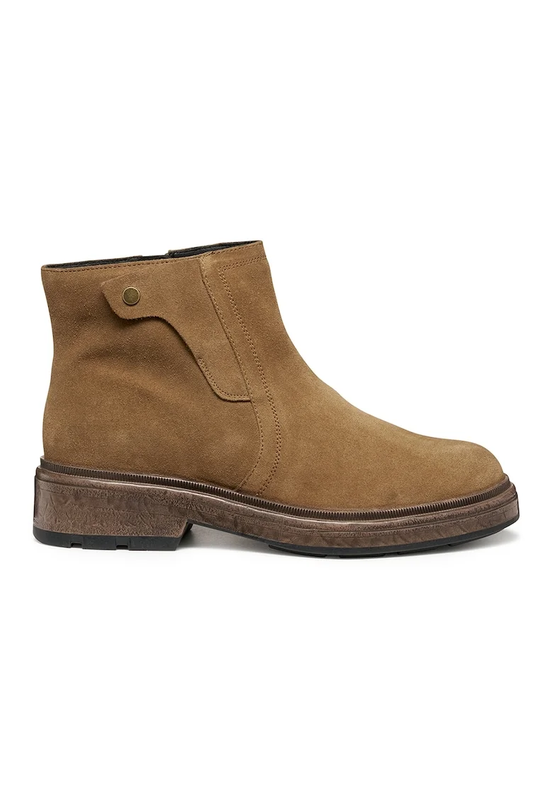 Ghete de piele intoarsa, Caramel