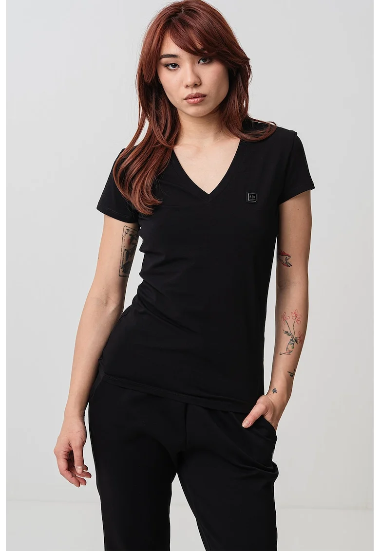 Tricou cambrat cu decolteu in V, Negru