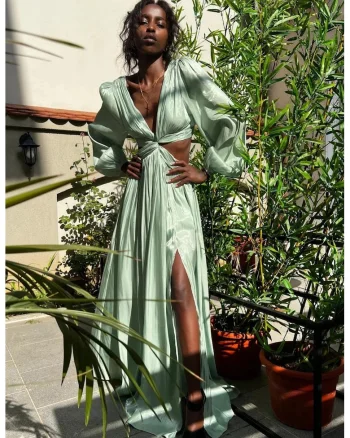 Rochie evazata cu slit pe picior si decolteu adanc in V, Verde