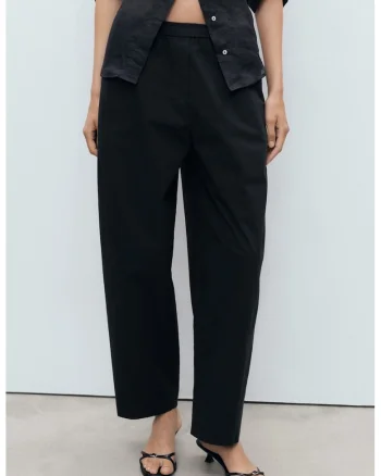 Pantaloni cu croiala dreapta si model uni, Negru