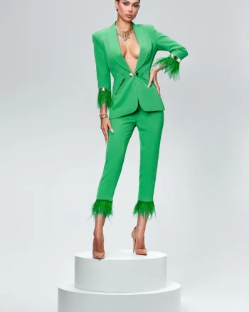Compleu elegant verde prevazut cu pene